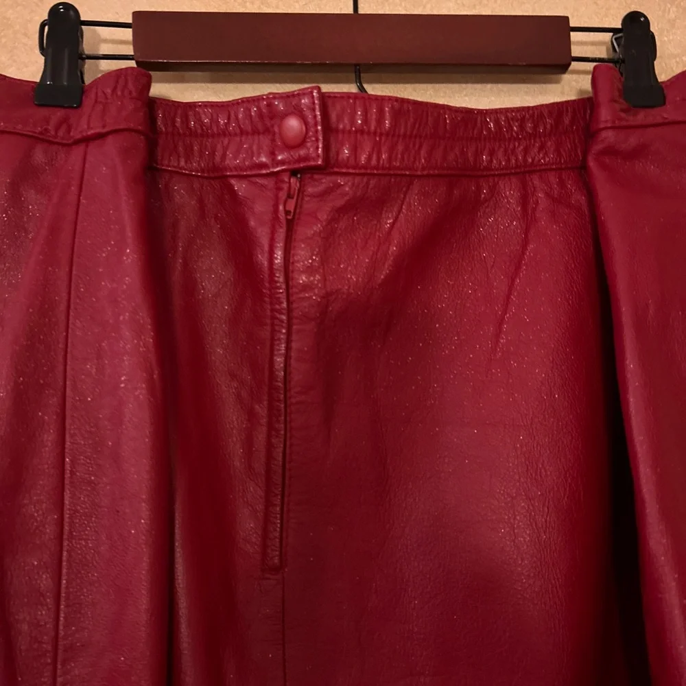 CBO New  York  Red w/ Gold Flakes Pencil Skirt - Picture 5 of 8